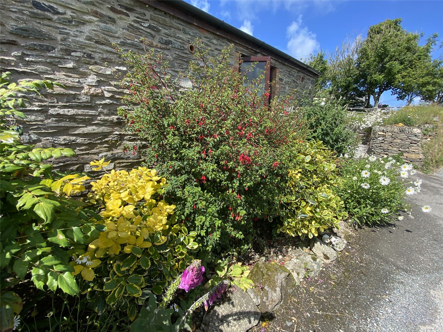 Elderberry Cottage, Polrunny Farm, with expansive rural and sea views